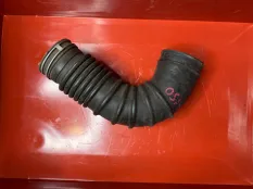 Патрубок воздушного фильтра Toyota Land Cruiser