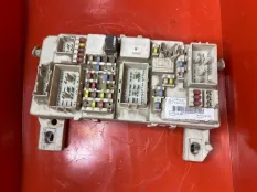 Монтажный блок предохранителей Ford Focus