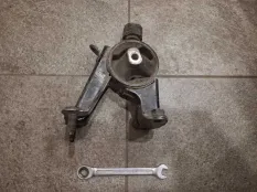 Опора двигателя Toyota COROLLA E150