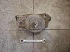 Опора двигателя Toyota Land Cruiser J200 2UZ-FE