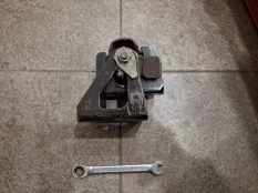 Опора двигателя Toyota Auris E180