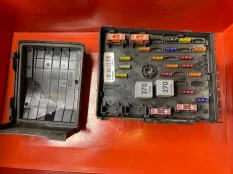 Монтажный блок предохранителей Volkswagen Passat