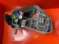 Монтажный блок предохранителей Porsche Cayenne