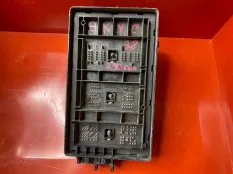 Монтажный блок предохранителей Hyundai Equus