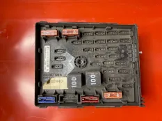 Монтажный блок предохранителей Volkswagen Passat