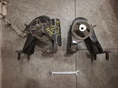 Опора двигателя Toyota COROLLA E150
