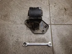 Опора двигателя Hyundai Accent 2