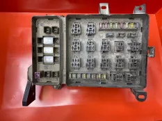 Монтажный блок предохранителей Toyota Land Cruiser