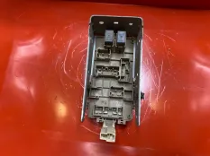 Монтажный блок предохранителей Subaru Impreza