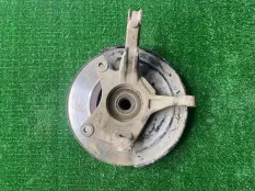 Кулак передний правый Renault Duster