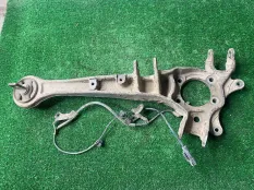 Кулак задний левый Mitsubishi Outlander