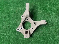 Кулак передний правый Chevrolet Cruze