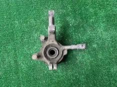 Кулак передний правый Renault 19