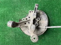 Кулак задний левый Toyota Camry V50