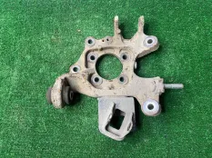 Кулак задний левый Lexus RX300 2.0 2018