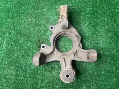 Кулак задний левый Toyota Highlander