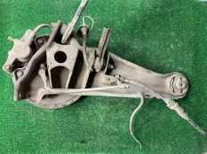 Кулак задний левый Mitsubishi Lancer