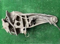 Кулак задний правый Mitsubishi Lancer