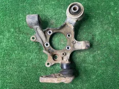 Кулак задний правый Mitsubishi Pajero