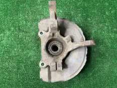 Кулак передний правый Mitsubishi Lancer