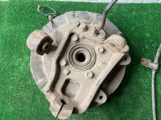 Кулак задний левый Nissan Patrol