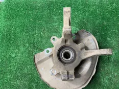 Кулак передний правый Mitsubishi Outlander