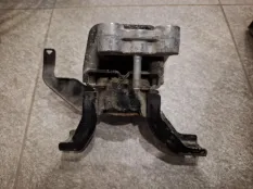 Опора двигателя Toyota Auris E180