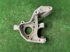 Кулак задний левый Volkswagen Tiguan