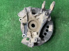 Кулак задний левый Volkswagen Touareg