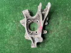 Кулак задний левый Volkswagen Touareg