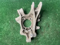 Кулак задний левый Volkswagen Touareg