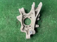 Кулак задний левый Volkswagen Touareg