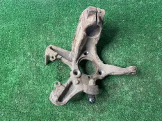 Кулак передний правый Audi A3