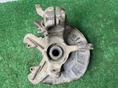 Кулак передний правый Skoda Fabia