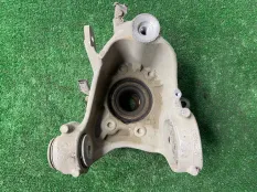 Кулак задний левый Audi A8