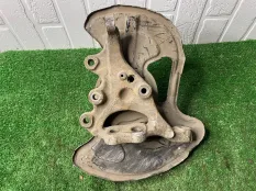 Кулак передний левый Mercedes-Benz C-class