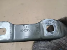 Петля капота Opel MOKKA 2015 95421580 J13 B16XER, передняя левая