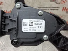 Педаль газа Opel Astra J 2012 13252704 P10 A16XER