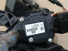 Педаль газа Kia Sorento 2010 327002P930 XM D4HB
