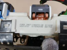 Блок предохранителей Ford Focus 2009 2027109 CB4 HXDA; HXDB; SIDA