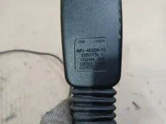Замок ремня безопасности Ford Focus 2009 1719139 CB4 SHDC; HWDA; HWDB; SHDA; SHDB, передний левый
