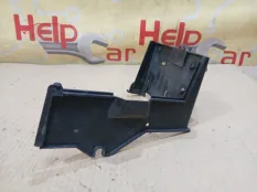 Крепление аккумулятора Ford Focus 2009 1313910 CB4 SHDC; HWDA; HWDB; SHDA; SHDB