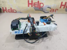 Блок предохранителей Ford Focus 2009 2027109 CB4 SHDC; HWDA; HWDB; SHDA; SHDB