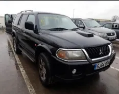 Уголок двери Mitsubishi Pajero Sport 2003 MR109273 K94W 4D56, передний левый