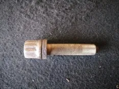 Болт шкива коленвала Audi a6 078105229D 4B/C5