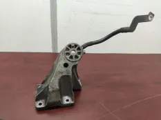 Кронштейн двигателя опорный Volkswagen TOUAREG 2009 7L6199308B 7L6 BKS, правый