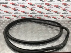 Уплотнитель двери Volkswagen TOUAREG 2009 7L0867365E 7L6 BKS, передний левый