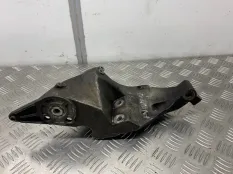 Кронштейн генератора Land Rover Discovery 2013 LR018304 L319 306DTX, передний