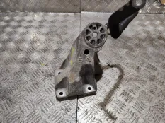 Кронштейн двигателя опорный Volkswagen TOUAREG 2007 7L6199308 7L6 BKS, правый