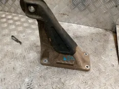 Кронштейн двигателя опорный Land Rover Range Rover 2003 KKU000410 L322 M57D30, правый